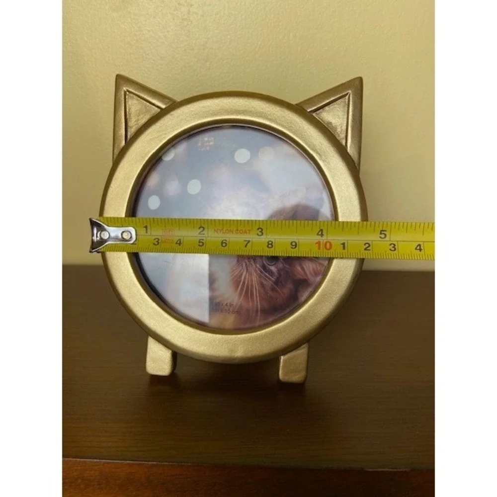 Isaac Jacobs Gold Cat Picture Frame 4x4 Round Tabletop Wall Decor RN18-44G
